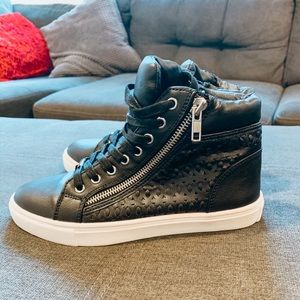 Steve Madden Sneakers (Womens 5 1/2)
